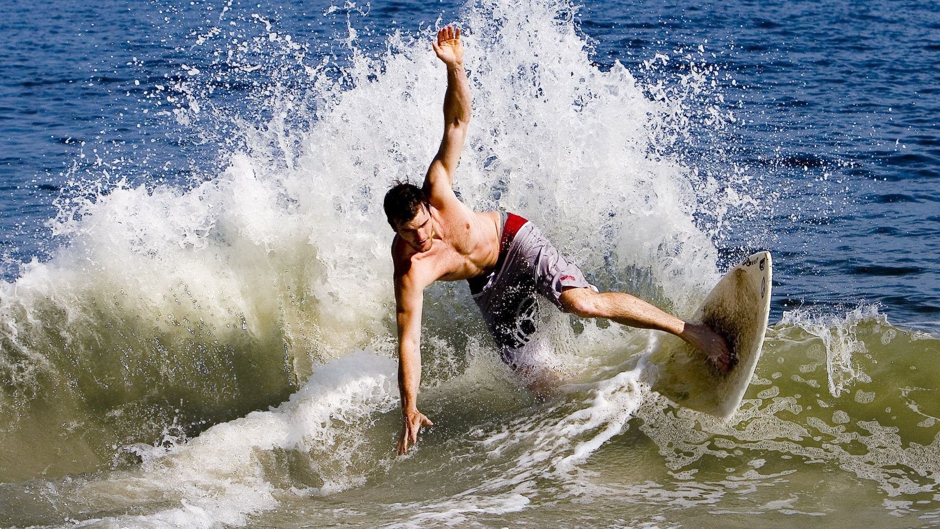 田径赛场焦点!日本队对阵美国队,核心球员受伤,球队前景蒙阴影