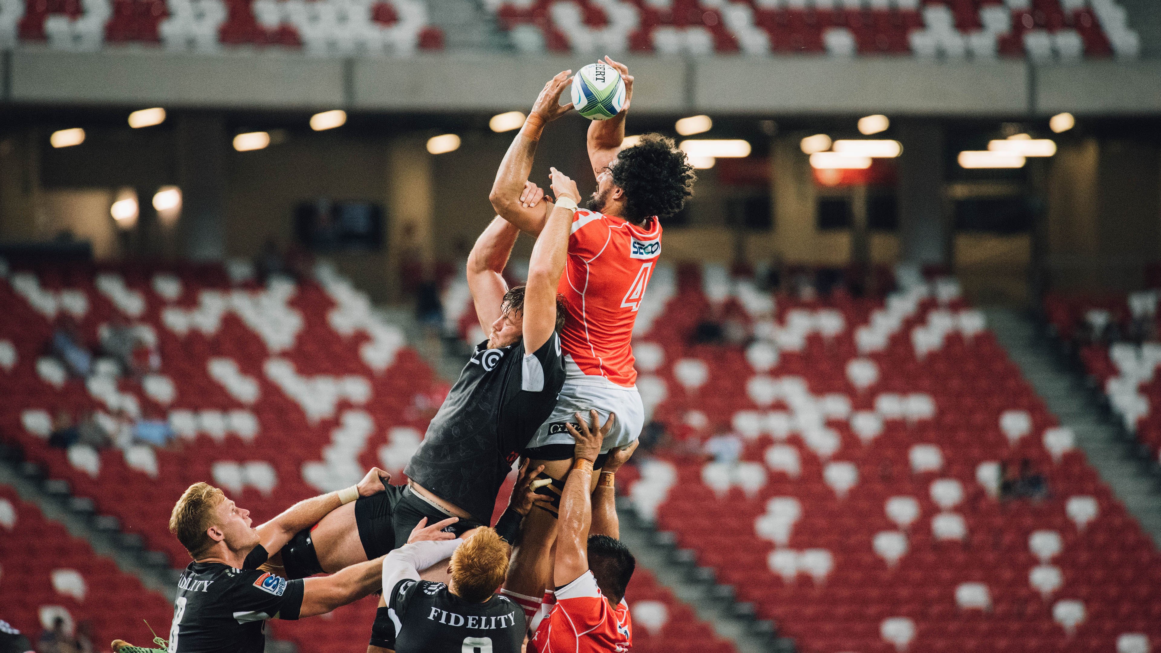 又见绝平！休斯顿火箭与金州勇士鏖战至终场，莱万读秒救主